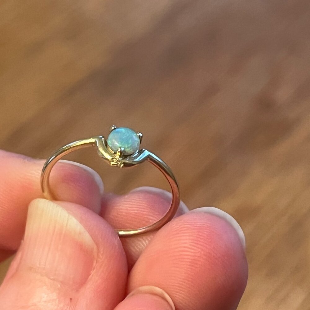 Wwake nestled opal ring 14K gold size 5